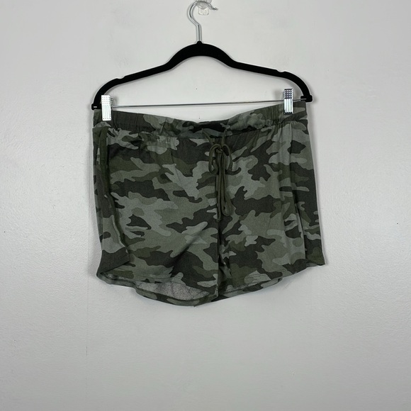 Lucky Brand 2 Piece Womens L Pajama Set Camo Shorts Drawstring Waist Pullover - Picture 5 of 9